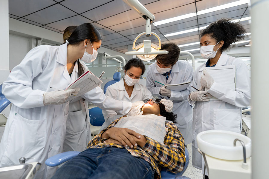 بهترین دانشگاه ‌ها برای تحصیل دندانپزشکی در کشور کانادا